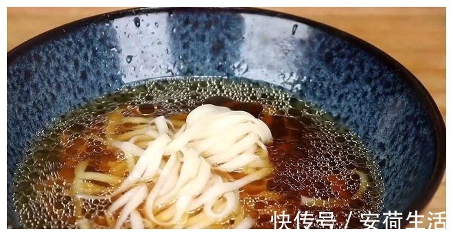 一个勺子|煮面条,最忌水开下锅,牢记这一点,保证面条爽滑又劲道