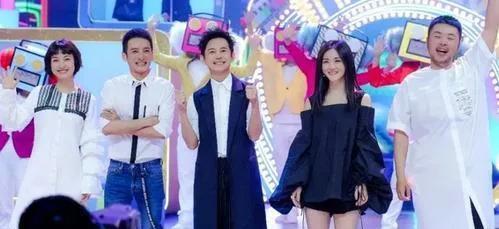 《快乐大本营》停播,何炅谢娜告别,争议不断,想说快乐不容易