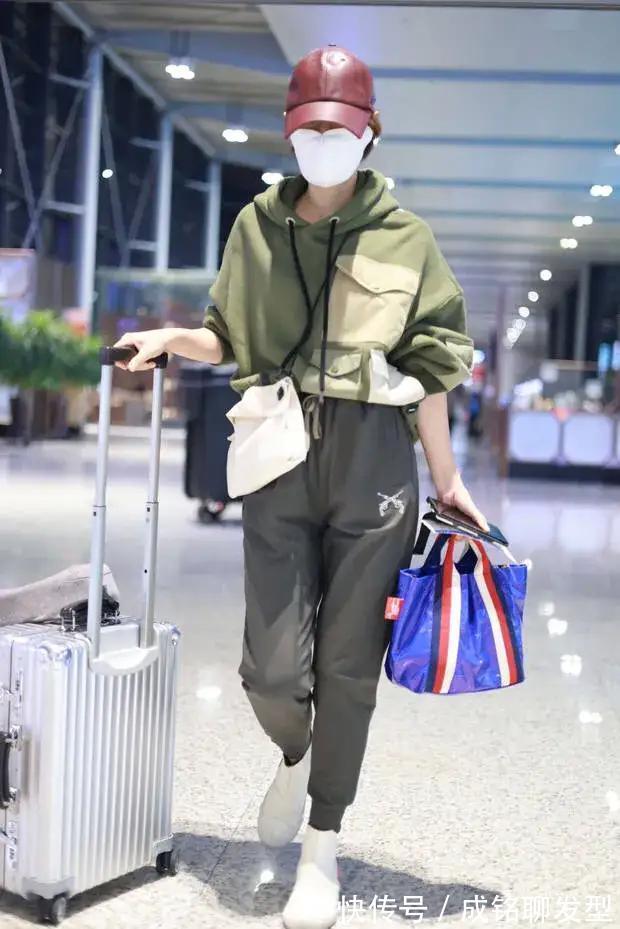 马伊琍|马伊琍到底多会穿,看这三套搭配就知道穿衣品味,时髦减龄又有范