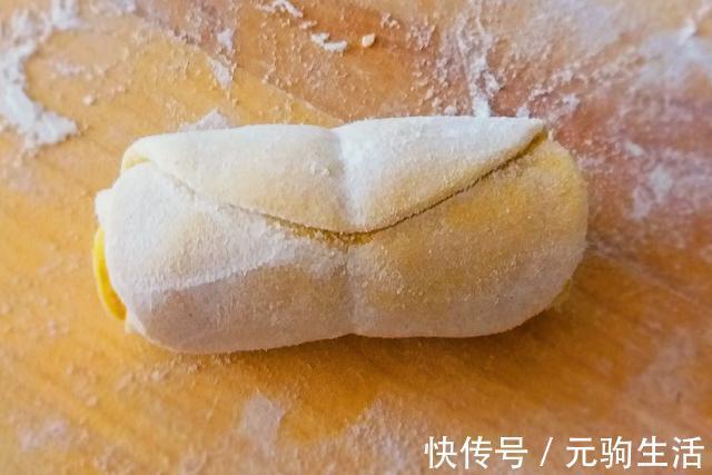 南瓜加面粉,除了发糕还能做成花,好吃又好看,真正的色香味俱全