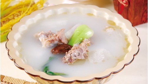 无论炖什么骨头汤,千万不要直接加水炖!多加这1步,汤又香又白