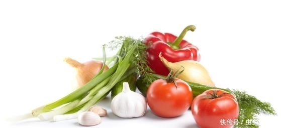 蒸梨|嘴唇老爱干裂起皮？聪明人这样做，可轻松解决，不用唇膏也水嫩