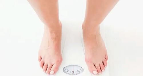 范围|女性并非越瘦越好，将体重控制在这个范围之内，就算是标准身材了