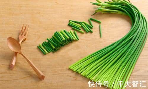 如此腌蒜苔,营养更丰富,越吃越上瘾,只需要三天就可以取出食用