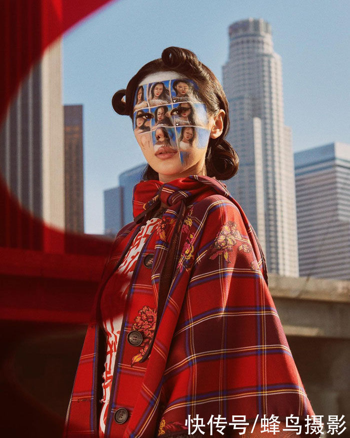 艺术家|韩国一女学生在身上画画,脸和牙齿都不放过,犹如“贞子”再现