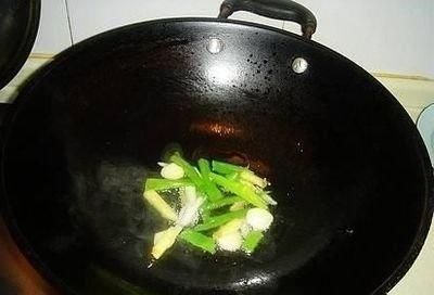 炒菜时，葱姜蒜不要乱放，都有“讲究的”，网友看完“涨知识”