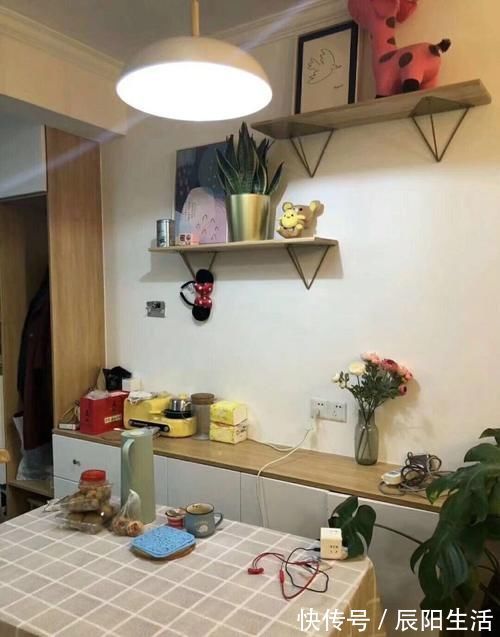 衣柜|60平小公寓,被老公改成2室2厅,满意的是阳台的小卧室