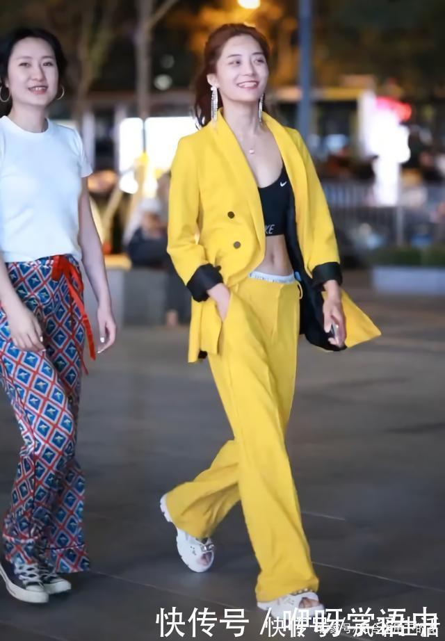 搭配|近期火了一种搭配,叫西装+“大爷凉鞋”,白天黑夜燃炸街头!