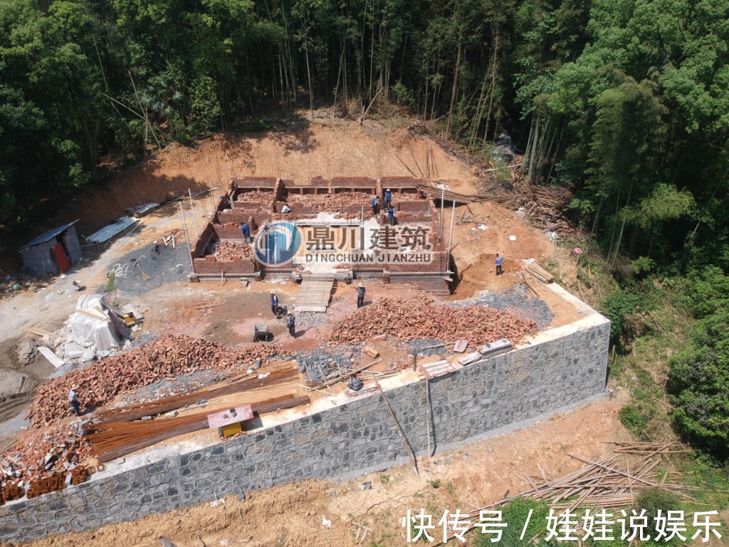 钢筋|他花70万在乡下建四合院，庭院曲径幽深，堪比王府豪宅！