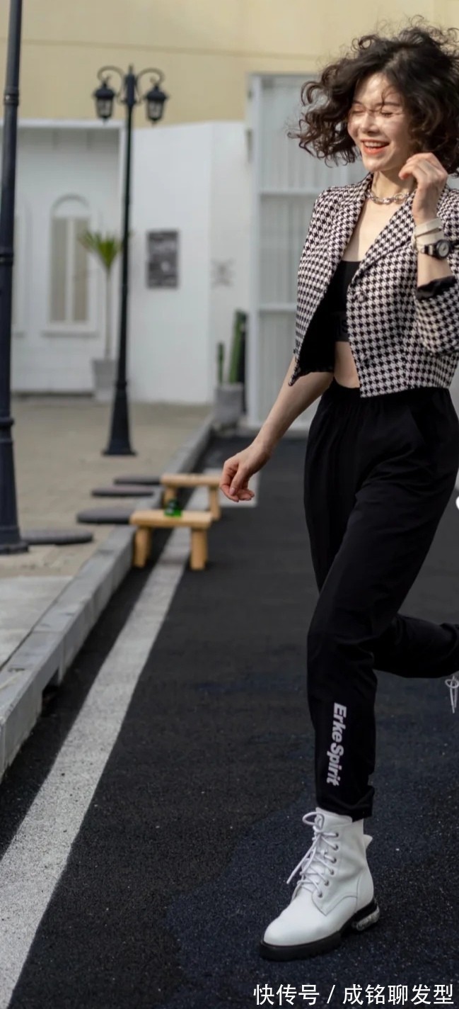 半身裙|五十岁也能穿出“少女感”,跟着博主学穿搭,既有品位更赚回头率