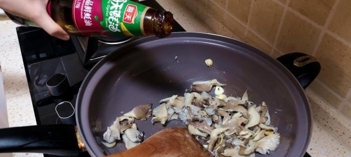 炒蘑菇前要不要先焯水，不懂进来了解一下，这才是蘑菇的正确做法