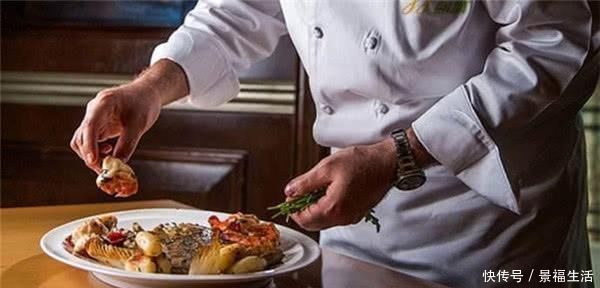 同样一块牛排，西方厨师尝一口试味道，为何看不出有吃过的痕迹