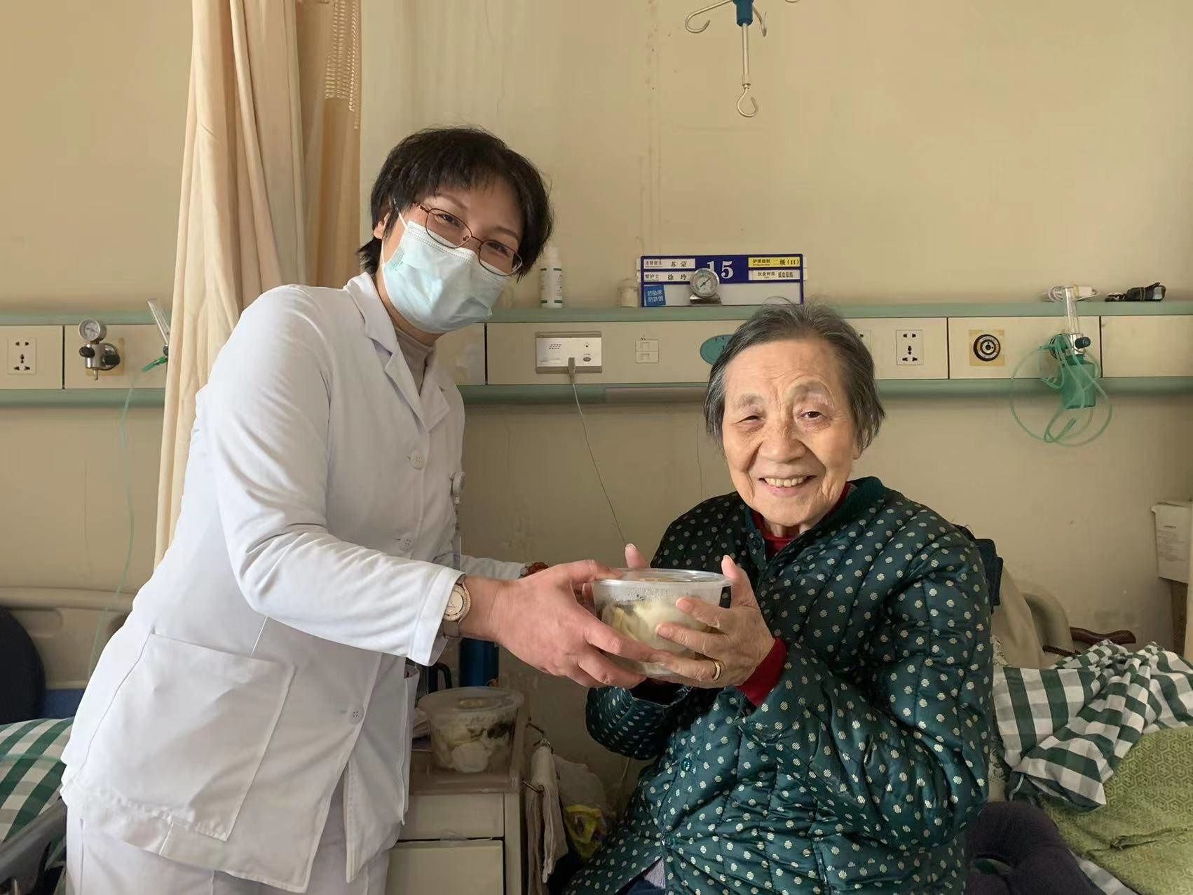 中医院|（遇见美好杭州）冬至 杭州市中医院准备了一百余份水饺给医院住院老人