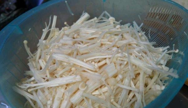 水豆腐|媳妇最近迷上了这碗汤，隔一天喝一碗，肚腩消失了，腰肢也变细了