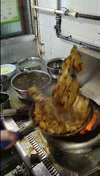 |搞笑GIF趣图：这么漂亮的老师给我加油打气，上课都认真了