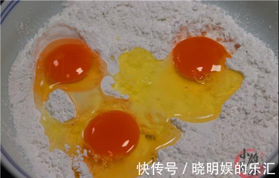 糯米粉|糯米粉里打三个鸡蛋，不煎不炸，筷子一搅，比蛋糕松软好吃