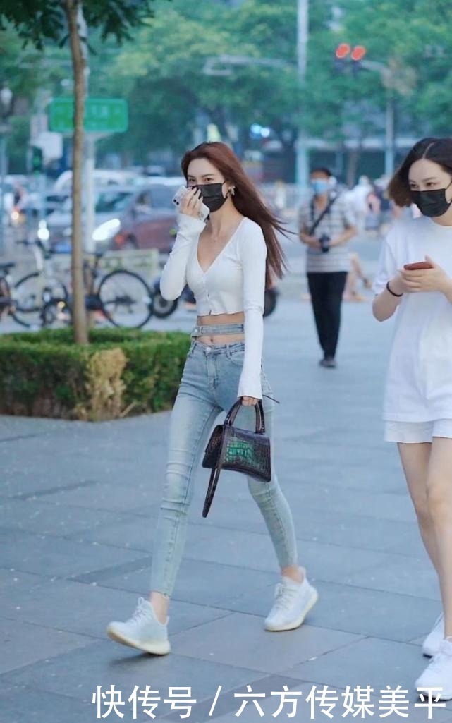 衣服|浅色牛仔裤,只有身材好的才能展现出来