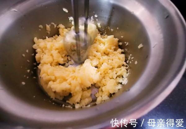 柠檬汁|空心泡芙，填入芒果冰淇淋，果酸成了甜蜜的幸福桥梁