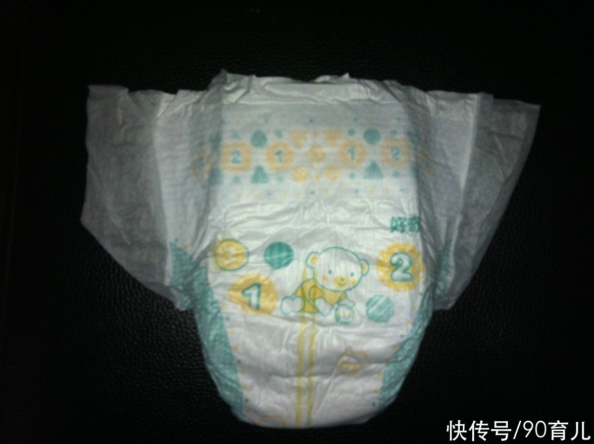 伤害|这种把尿方式,年轻父母是轻松了,却会给孩子排尿系统带来大伤害