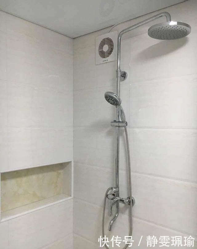 很实用|61平的小户型,老公在客厅打了好多柜子,入住后才知道很实用
