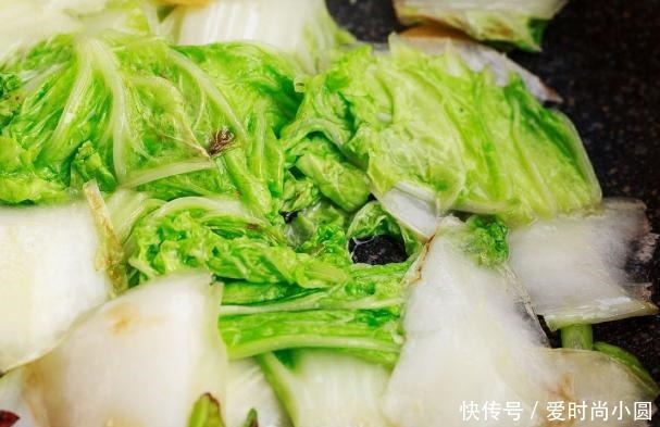 怎么做白菜炖豆腐更香牢记正确顺序，好吃到连汤汁都解馋