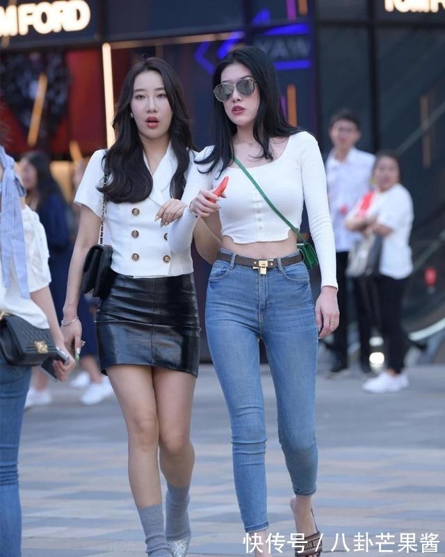 身材 牛仔裤vs黑色皮裙,各有各的美,20岁的身材,30岁的脸!