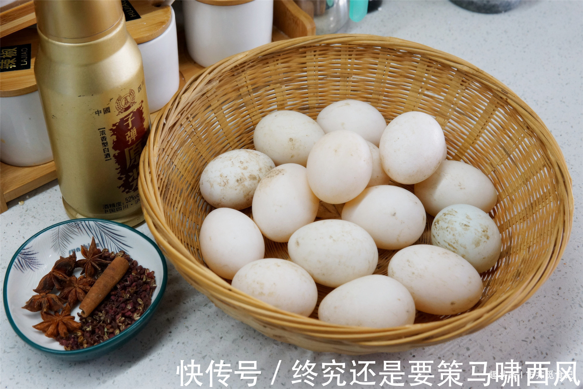腌咸鸭蛋,奶奶用了几十年的办法,个个流油起沙,干干净净不用泥