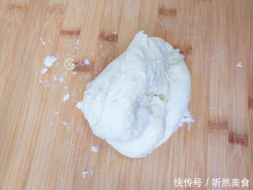 苹果别直接吃了,简单一做,松软香甜,好吃管饱,可以当成早餐