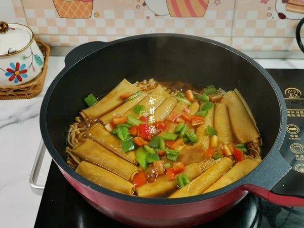  下饭|用这食材烧豆皮，比加肉还抢手，味美下饭，烧一烧上桌，光盘了