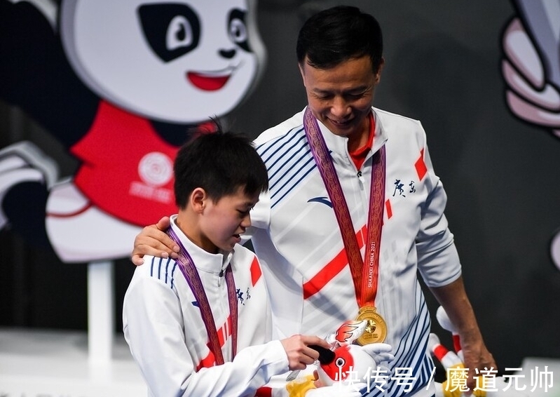 小女孩|全红婵太大方了！8个字回应师姐，表现风度翩翩，小女孩太棒了