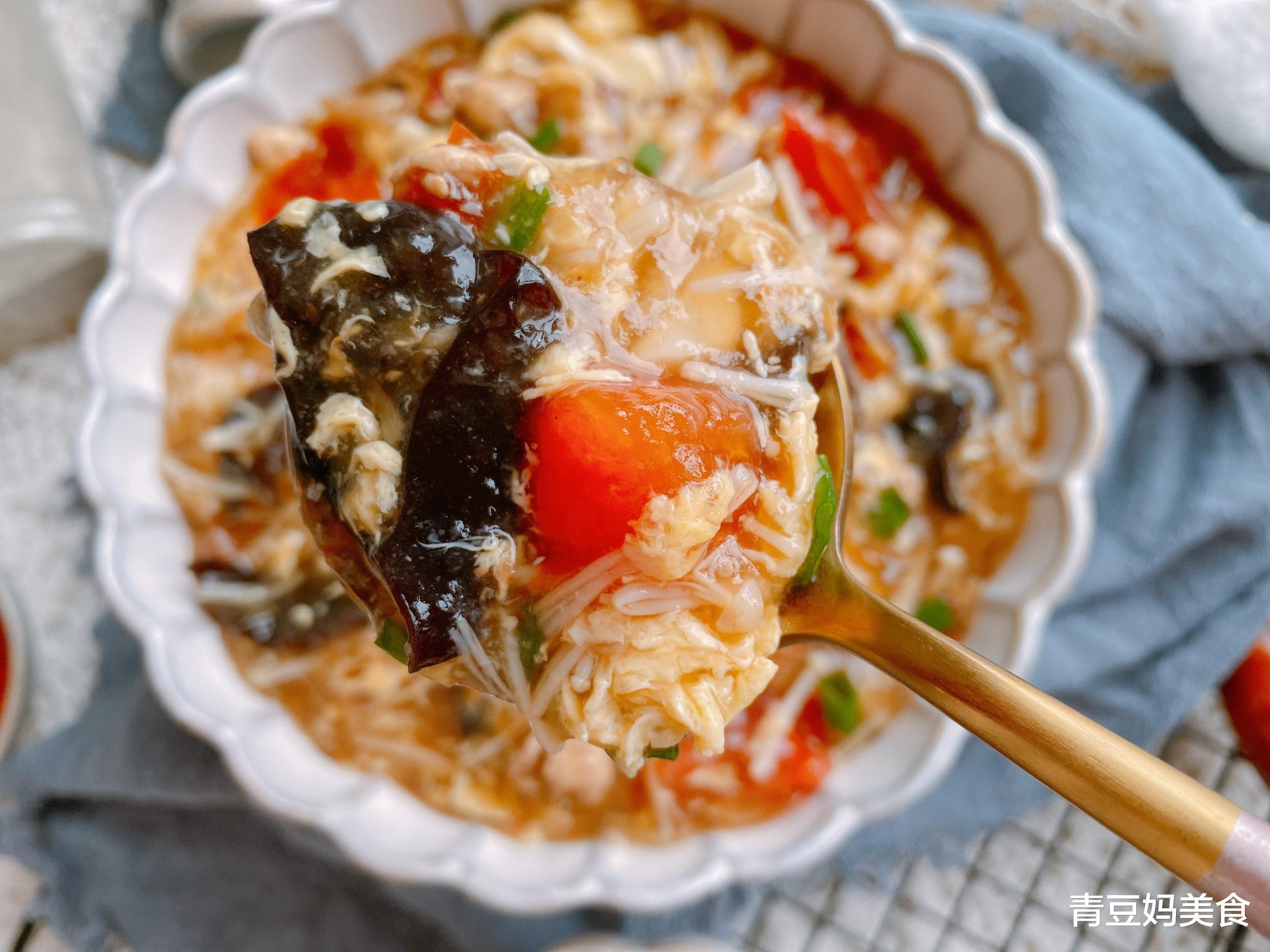 酸辣杂锅炖|夏季吃饭没胃口，试试酸辣杂锅炖，饭菜一锅搞定，5分钟就出锅