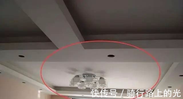 吊顶|装修如今不流行做吊顶了，天花板试着这样装饰，好看还便宜！