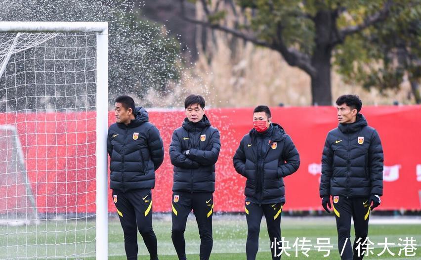 阵容|国足阵容迎巨变!头牌被动退出集训,旅欧10年新星上位:海归圆梦