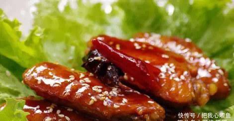 鸡肉炖粉条、虎皮尖椒、啤酒酱香鸡翅,可以作为三餐的搭配哦