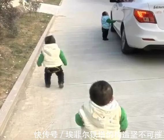 每个孩子|爸爸出门打工赚钱,三胞胎宝宝追了一条街,爸爸停车后泪奔了