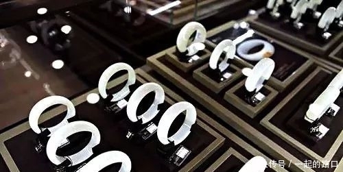 一早一晚不可买玉,你知道吗?