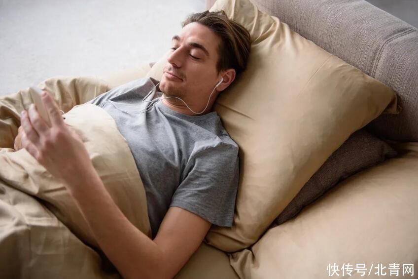 午睡|睡眠时间必须8小时才健康？没有硬性要求，午睡别超一个小时