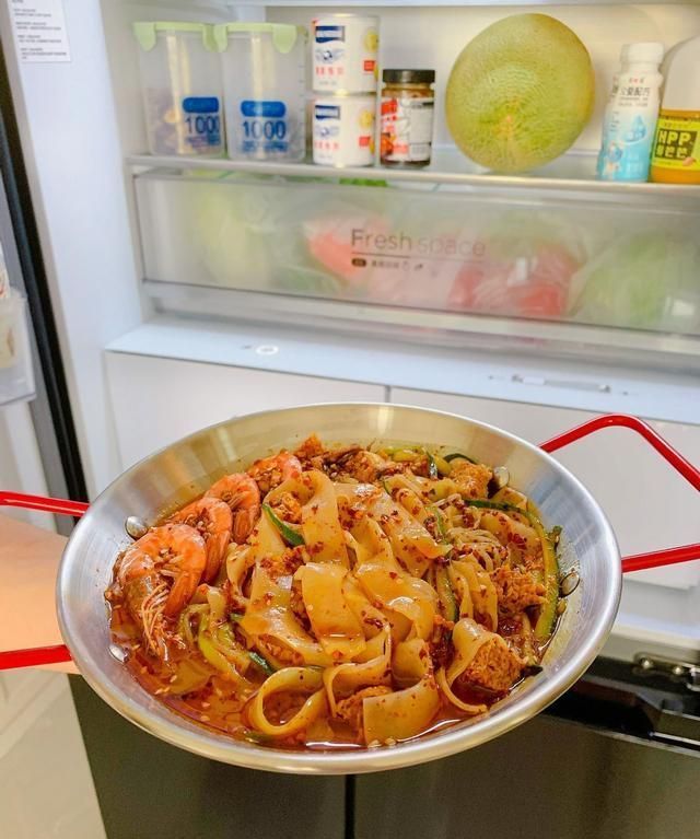 大虾|爱吃凉皮不用买，教你懒人版本，免洗面揉面，简单快手又好吃