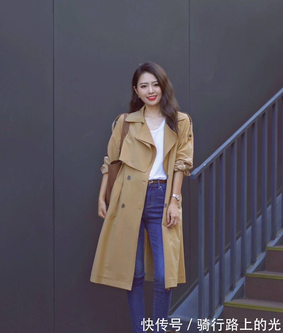 穿搭 秋季“高跟鞋”穿搭指南,配风衣和牛仔裤高级优雅,减龄提气质