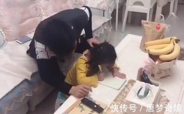 萌娃|“碎碎念奶爸”看娃写作业,萌娃突然间的暴脾气把奶爸吓得一激灵