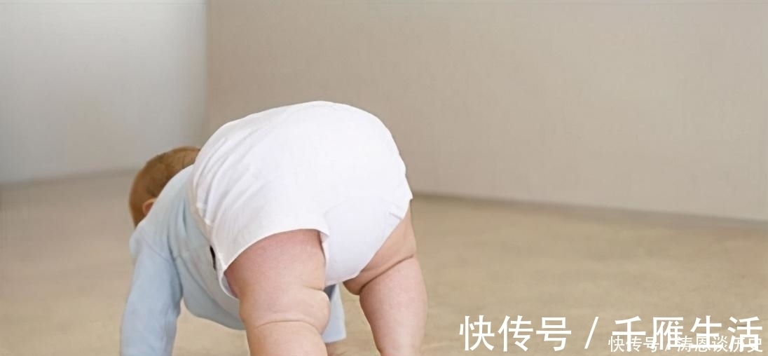 母乳|宝宝几天不“拉臭臭”是好事？若有这3个表现，说明进入了攒肚期