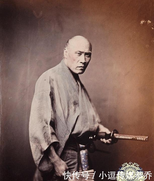 日本|日本武士老照片:手拿倭刀,身材矮小却长相凶悍,看起来野心勃勃