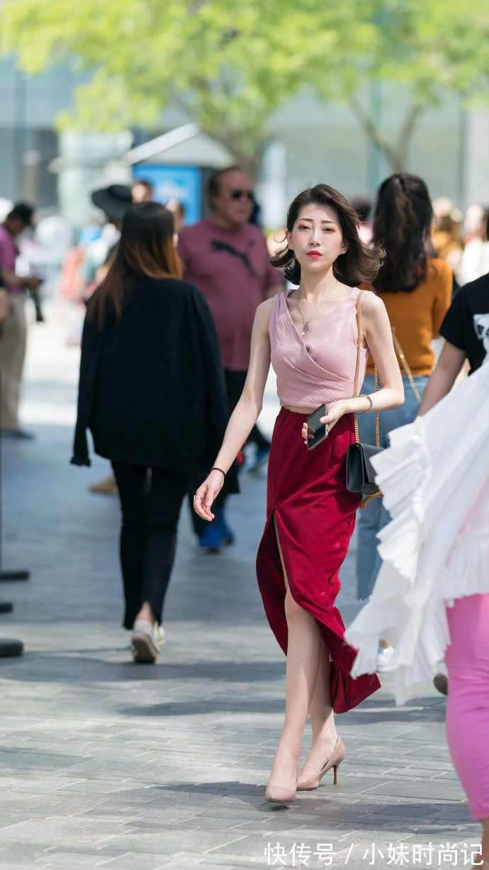 优雅|北京街拍,优雅时尚的搭配穿出女神范,展现凹凸迷人线条