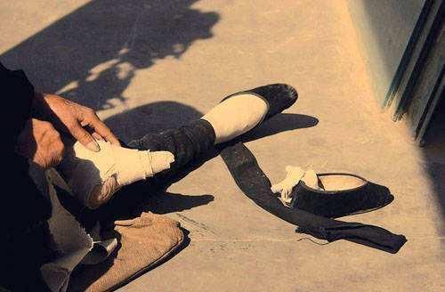 嫁给|民国时的“小脚女人”,15岁嫁给大户,脚从不洗仅丈夫见过