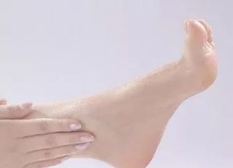 高跟鞋|写给失眠的人:穿袜子睡觉,或许能让你更快睡着,提高睡眠质量