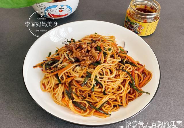 营养|1个人吃饭,我从不点外卖,荤素搭配营养足,网友:认真吃饭真好