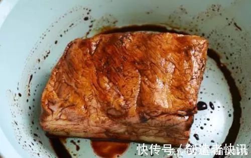 扣肉别再用油炸了,教你一种新做法,肉烂味香,连大厨都夸赞我
