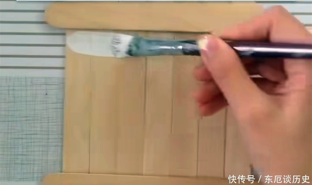 雪糕棍!美术生有多厉害?吃完的雪糕棍不扔,在上面随便画几笔,看到成品:真秀!