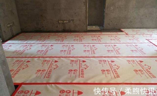 地砖|装修应该先装门还是先贴地砖?原来我们一直弄错了,幸亏了解及时