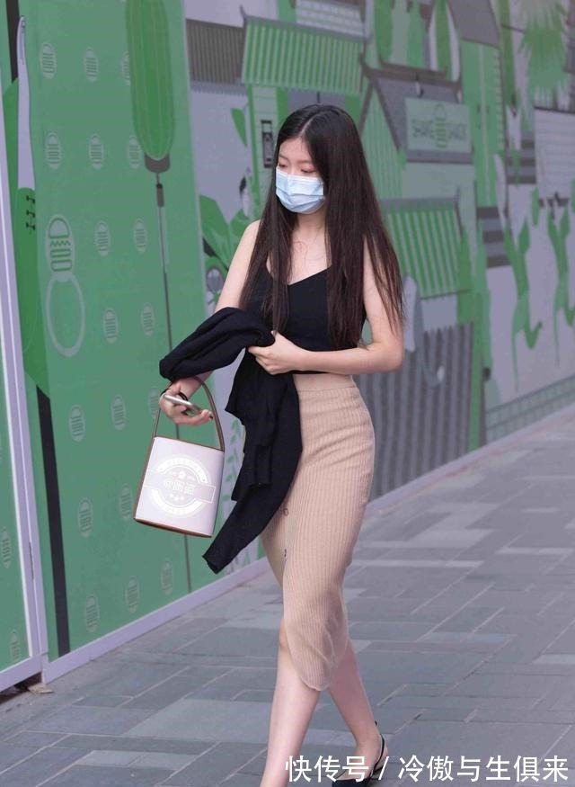 包臀裙 “御姐范”的包臀裙美女,休闲塑形又耐看,搭配容易!